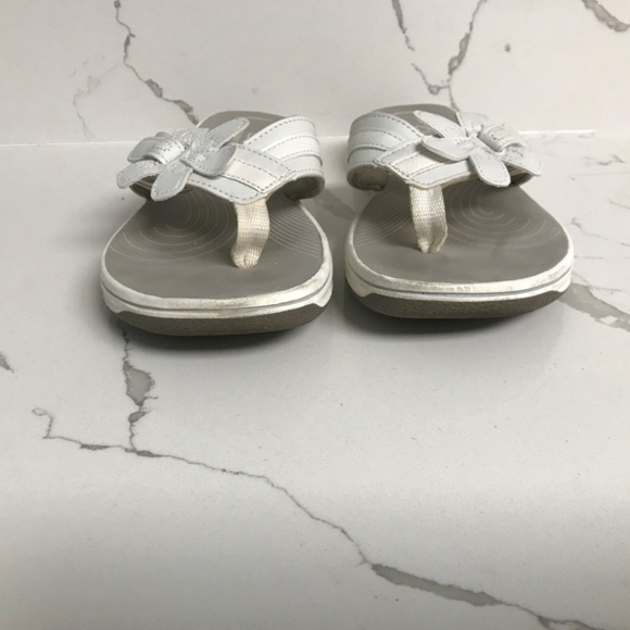 Clarks Cloudsteppers Brinkley Floral White Sandal Flip Flop Women’s US 5 - Picture 5 of 7